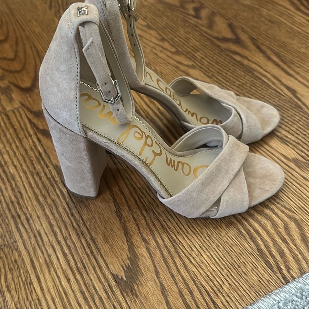 Sam Edelman heels. Bought off Poshmark for daughter didn’t fit.